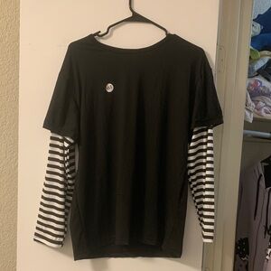 NWT black with striped sleeves t-shirt unisex kpop size 2XL ASIAN SIZE
